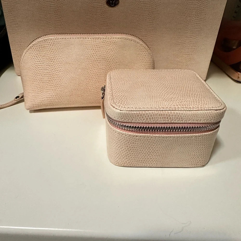 Pottery Barn Blush croco-style Leather Jewelry cube EXCELLENT CONDITION